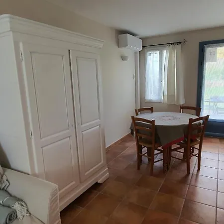 Kompleks wypoczynkowy Mas De La Tour Carbonniere 2*